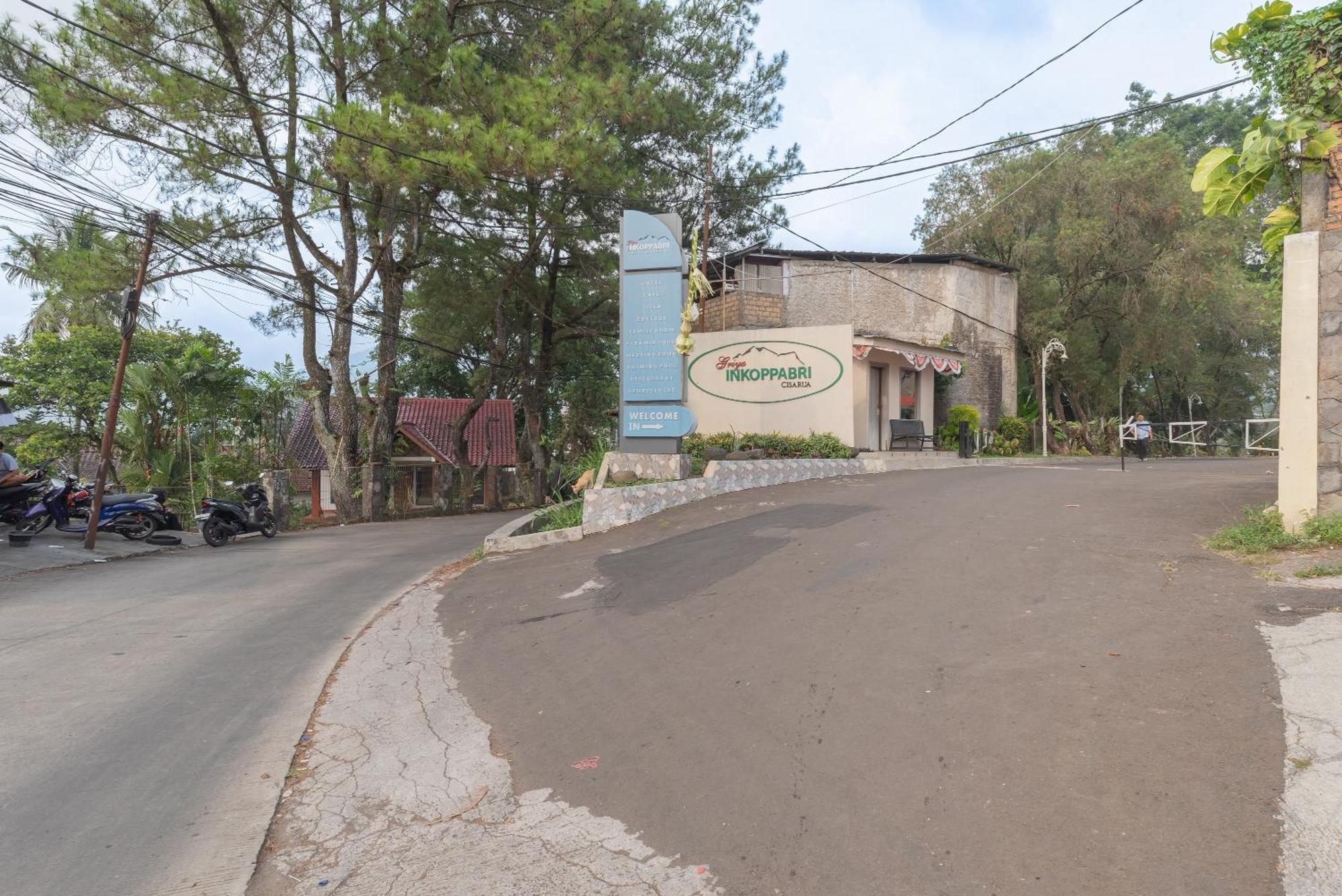 Urbanview Hotel Inkoppabri Cisarua Puncak エクステリア 写真